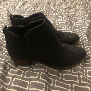 Black ankle booties size 6